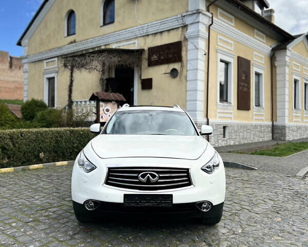 Білий Інфініті QX70, об'ємом двигуна 2.99 л та пробігом 110 тис. км за 23500 $, фото 9 на Automoto.ua