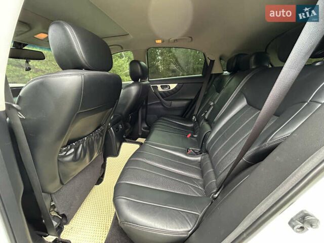 Білий Інфініті QX70, об'ємом двигуна 3.7 л та пробігом 168 тис. км за 17400 $, фото 23 на Automoto.ua