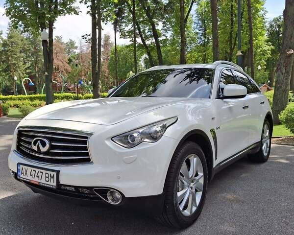 Белый Инфинити QX70, объемом двигателя 2.99 л и пробегом 137 тыс. км за 20700 $, фото 10 на Automoto.ua