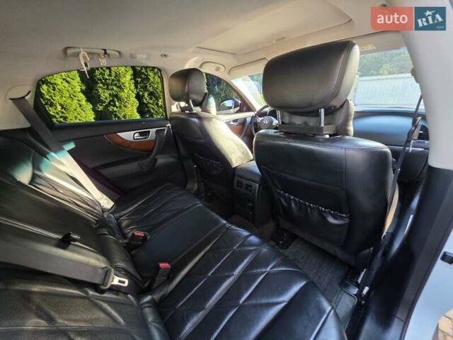 Белый Инфинити QX70, объемом двигателя 2.99 л и пробегом 110 тыс. км за 17999 $, фото 26 на Automoto.ua