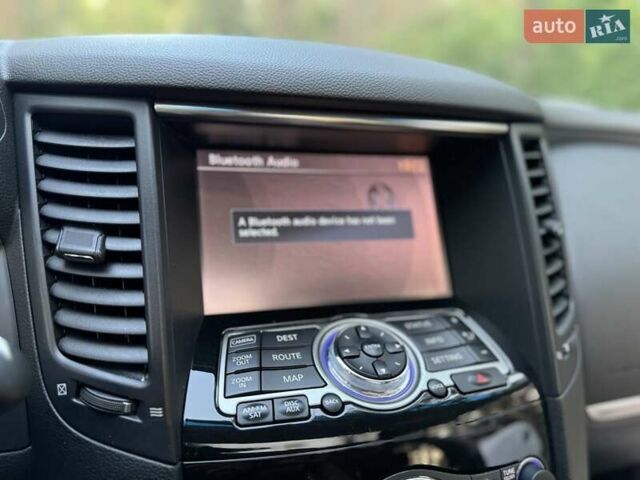 Белый Инфинити QX70, объемом двигателя 3.7 л и пробегом 175 тыс. км за 14900 $, фото 69 на Automoto.ua
