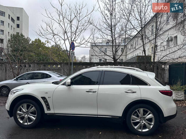 Белый Инфинити QX70, объемом двигателя 3.7 л и пробегом 51 тыс. км за 22500 $, фото 5 на Automoto.ua