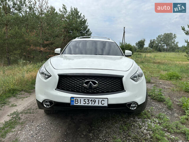 Білий Інфініті QX70, об'ємом двигуна 3.7 л та пробігом 168 тис. км за 17400 $, фото 2 на Automoto.ua