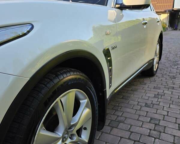 Белый Инфинити QX70, объемом двигателя 2.99 л и пробегом 110 тыс. км за 17999 $, фото 32 на Automoto.ua