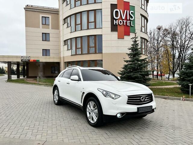 Белый Инфинити QX70, объемом двигателя 3.7 л и пробегом 45 тыс. км за 28800 $, фото 7 на Automoto.ua