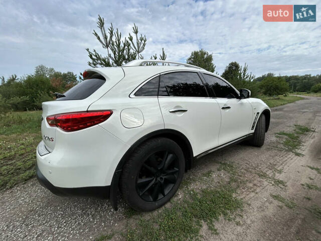 Білий Інфініті QX70, об'ємом двигуна 3.7 л та пробігом 168 тис. км за 17400 $, фото 4 на Automoto.ua