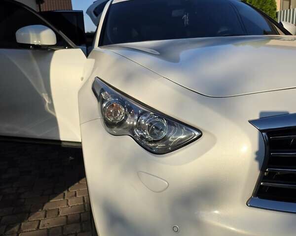 Белый Инфинити QX70, объемом двигателя 2.99 л и пробегом 110 тыс. км за 17999 $, фото 28 на Automoto.ua