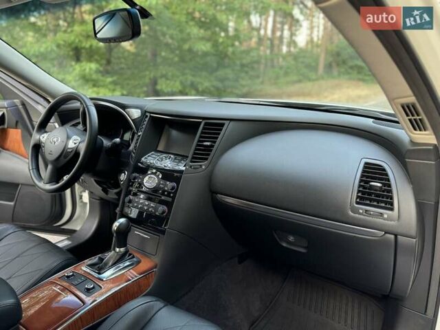 Белый Инфинити QX70, объемом двигателя 3.7 л и пробегом 175 тыс. км за 14900 $, фото 64 на Automoto.ua