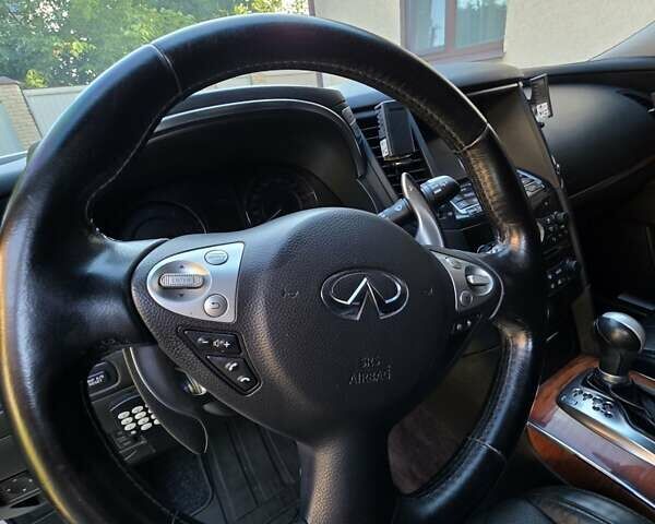 Белый Инфинити QX70, объемом двигателя 2.99 л и пробегом 110 тыс. км за 17999 $, фото 17 на Automoto.ua