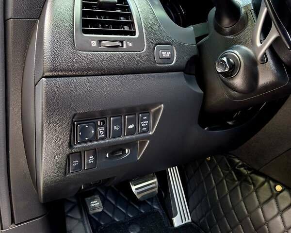 Белый Инфинити QX70, объемом двигателя 2.99 л и пробегом 137 тыс. км за 20700 $, фото 28 на Automoto.ua