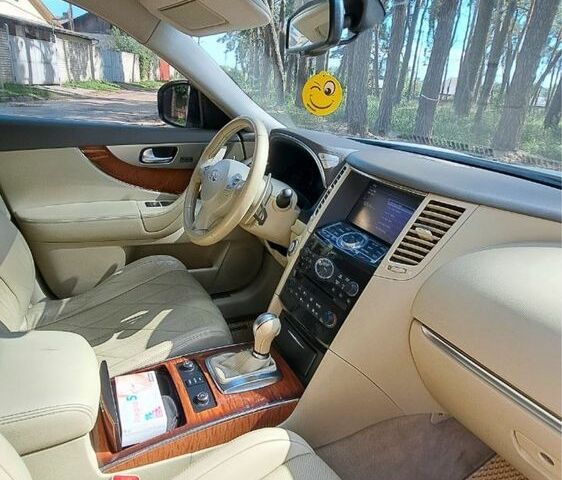 Білий Інфініті QX70, об'ємом двигуна 3.7 л та пробігом 180 тис. км за 311 $, фото 7 на Automoto.ua