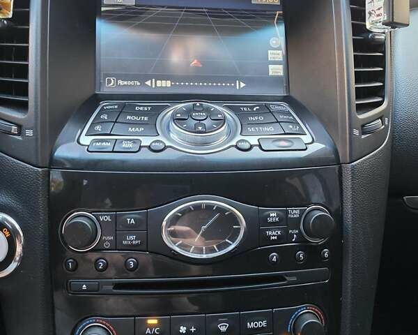 Белый Инфинити QX70, объемом двигателя 2.99 л и пробегом 110 тыс. км за 17999 $, фото 15 на Automoto.ua