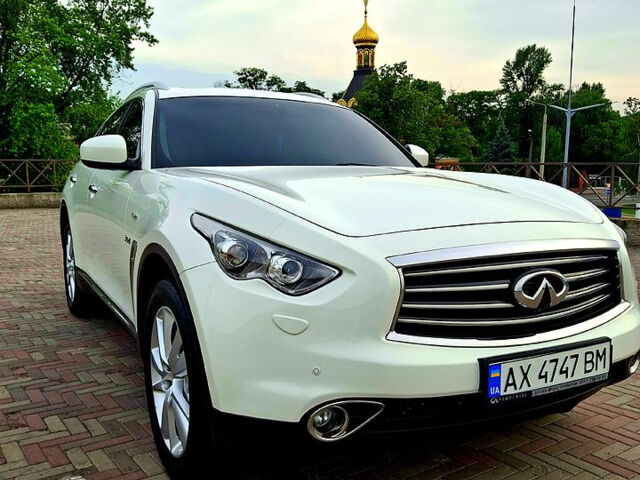 Белый Инфинити QX70, объемом двигателя 3 л и пробегом 133 тыс. км за 20900 $, фото 1 на Automoto.ua