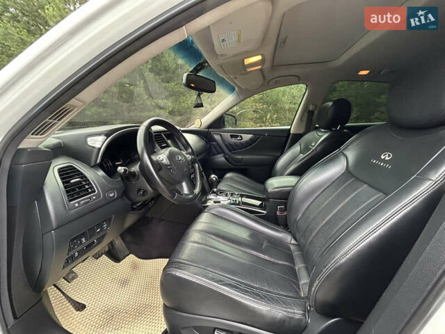 Білий Інфініті QX70, об'ємом двигуна 3.7 л та пробігом 168 тис. км за 17400 $, фото 14 на Automoto.ua