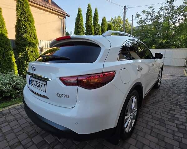 Белый Инфинити QX70, объемом двигателя 2.99 л и пробегом 110 тыс. км за 17999 $, фото 19 на Automoto.ua