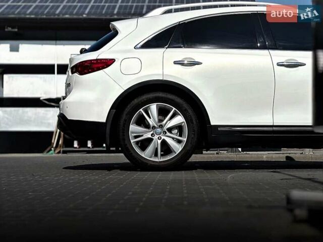 Белый Инфинити QX70, объемом двигателя 2.99 л и пробегом 110 тыс. км за 17999 $, фото 8 на Automoto.ua