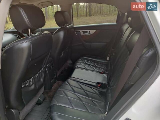 Белый Инфинити QX70, объемом двигателя 2.99 л и пробегом 230 тыс. км за 19000 $, фото 8 на Automoto.ua