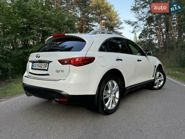 Белый Инфинити QX70, объемом двигателя 3.7 л и пробегом 175 тыс. км за 14900 $, фото 10 на Automoto.ua