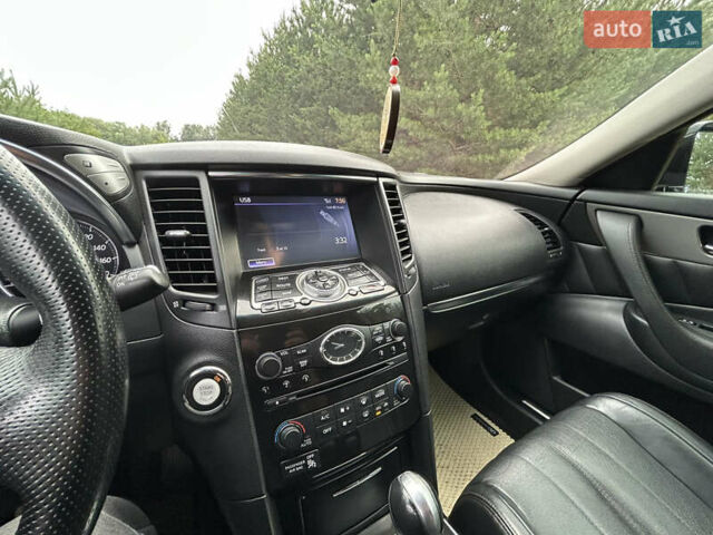Білий Інфініті QX70, об'ємом двигуна 3.7 л та пробігом 168 тис. км за 17400 $, фото 11 на Automoto.ua