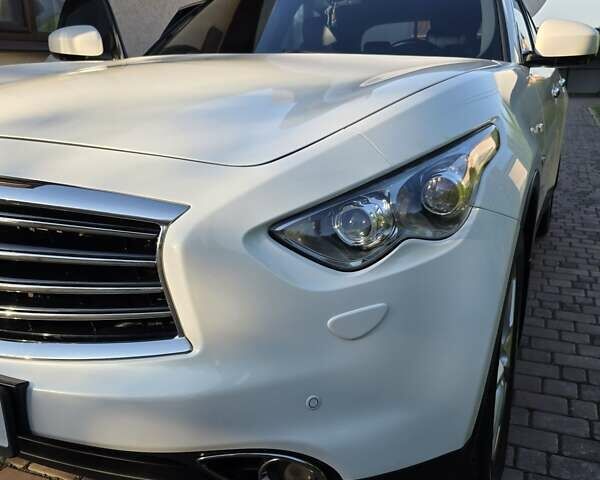 Белый Инфинити QX70, объемом двигателя 2.99 л и пробегом 110 тыс. км за 17999 $, фото 29 на Automoto.ua