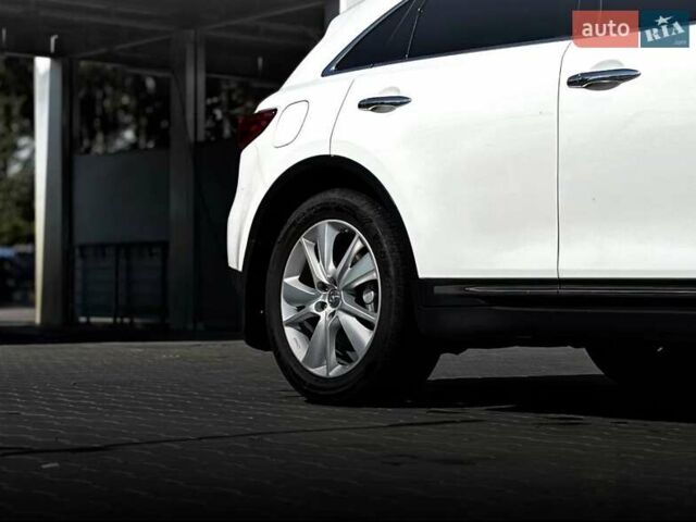 Белый Инфинити QX70, объемом двигателя 2.99 л и пробегом 110 тыс. км за 17999 $, фото 12 на Automoto.ua