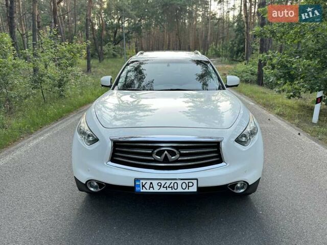 Белый Инфинити QX70, объемом двигателя 3.7 л и пробегом 175 тыс. км за 14900 $, фото 1 на Automoto.ua