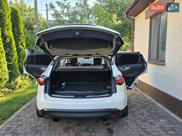 Белый Инфинити QX70, объемом двигателя 2.99 л и пробегом 110 тыс. км за 17999 $, фото 36 на Automoto.ua