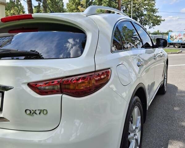 Белый Инфинити QX70, объемом двигателя 2.99 л и пробегом 137 тыс. км за 20700 $, фото 13 на Automoto.ua