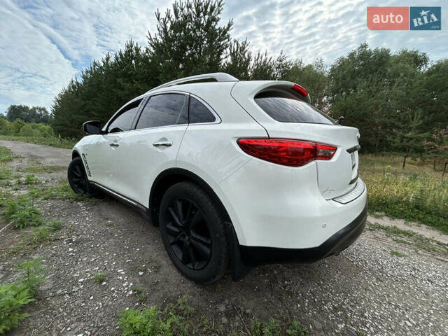 Білий Інфініті QX70, об'ємом двигуна 3.7 л та пробігом 168 тис. км за 17400 $, фото 6 на Automoto.ua