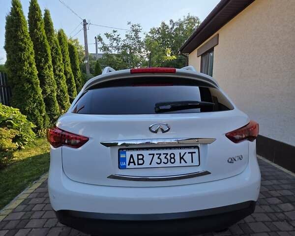 Белый Инфинити QX70, объемом двигателя 2.99 л и пробегом 110 тыс. км за 17999 $, фото 16 на Automoto.ua