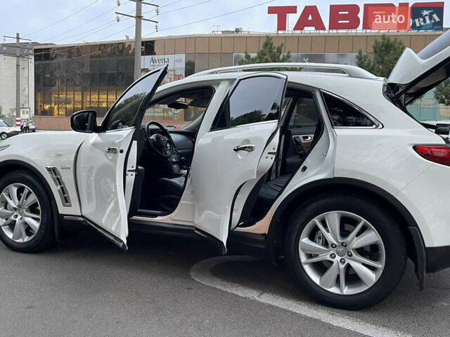 Белый Инфинити QX70, объемом двигателя 2.99 л и пробегом 128 тыс. км за 19800 $, фото 33 на Automoto.ua