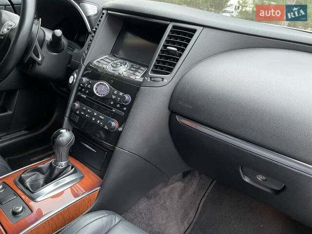 Белый Инфинити QX70, объемом двигателя 2.99 л и пробегом 128 тыс. км за 19800 $, фото 110 на Automoto.ua