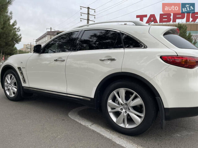 Белый Инфинити QX70, объемом двигателя 2.99 л и пробегом 128 тыс. км за 19800 $, фото 67 на Automoto.ua