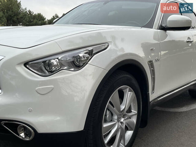 Белый Инфинити QX70, объемом двигателя 2.99 л и пробегом 128 тыс. км за 19800 $, фото 40 на Automoto.ua