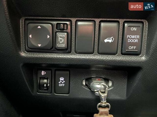 Белый Инфинити QX70, объемом двигателя 3.7 л и пробегом 84 тыс. км за 16990 $, фото 17 на Automoto.ua