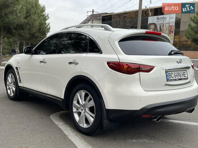 Белый Инфинити QX70, объемом двигателя 2.99 л и пробегом 128 тыс. км за 19800 $, фото 49 на Automoto.ua