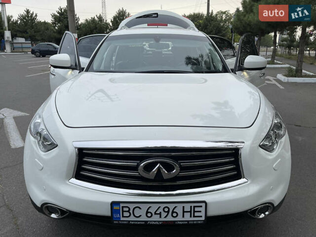 Белый Инфинити QX70, объемом двигателя 2.99 л и пробегом 128 тыс. км за 19800 $, фото 23 на Automoto.ua