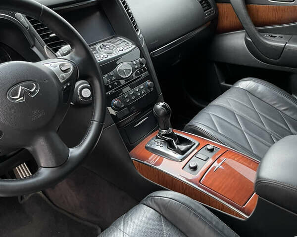 Белый Инфинити QX70, объемом двигателя 2.99 л и пробегом 128 тыс. км за 19800 $, фото 122 на Automoto.ua