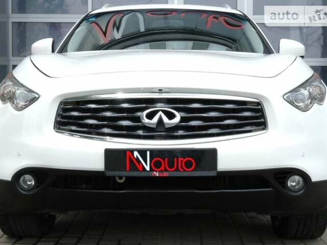 Білий Інфініті QX70, об'ємом двигуна 3.7 л та пробігом 49 тис. км за 16900 $, фото 2 на Automoto.ua