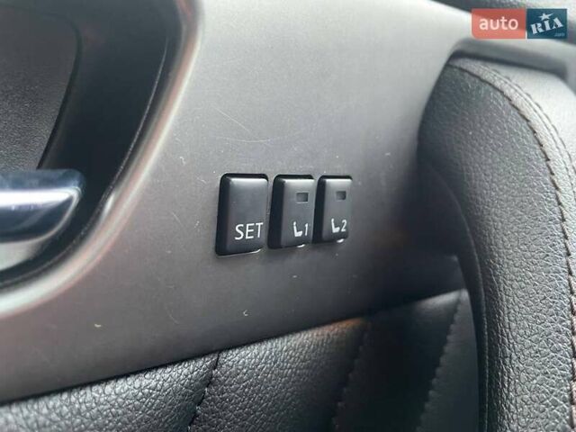 Белый Инфинити QX70, объемом двигателя 3.7 л и пробегом 84 тыс. км за 16990 $, фото 15 на Automoto.ua