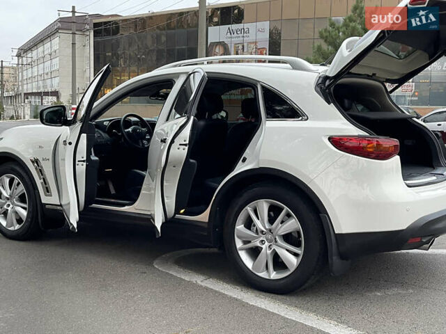 Белый Инфинити QX70, объемом двигателя 2.99 л и пробегом 128 тыс. км за 19800 $, фото 34 на Automoto.ua