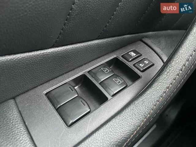 Белый Инфинити QX70, объемом двигателя 3.7 л и пробегом 84 тыс. км за 16990 $, фото 16 на Automoto.ua