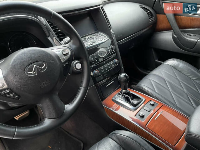 Белый Инфинити QX70, объемом двигателя 2.99 л и пробегом 128 тыс. км за 19800 $, фото 116 на Automoto.ua