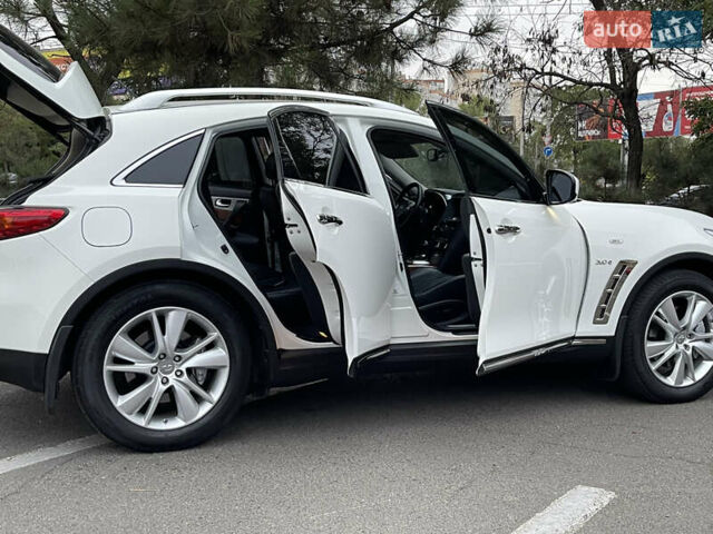 Белый Инфинити QX70, объемом двигателя 2.99 л и пробегом 128 тыс. км за 19800 $, фото 17 на Automoto.ua