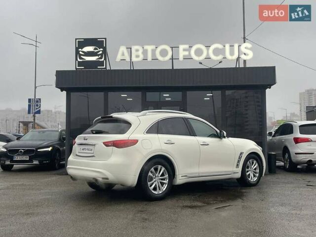 Белый Инфинити QX70, объемом двигателя 3.7 л и пробегом 84 тыс. км за 16990 $, фото 7 на Automoto.ua