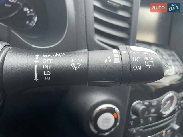 Белый Инфинити QX70, объемом двигателя 3.7 л и пробегом 84 тыс. км за 16990 $, фото 22 на Automoto.ua