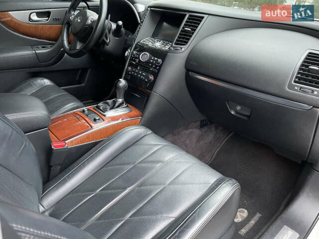 Белый Инфинити QX70, объемом двигателя 2.99 л и пробегом 128 тыс. км за 19800 $, фото 109 на Automoto.ua