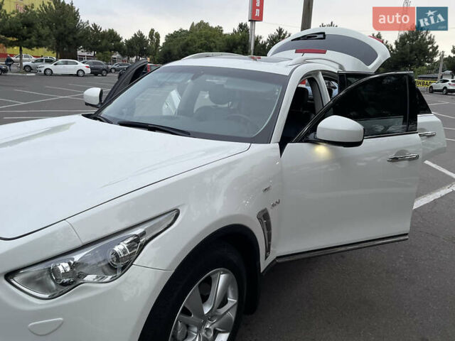 Белый Инфинити QX70, объемом двигателя 2.99 л и пробегом 128 тыс. км за 19800 $, фото 22 на Automoto.ua