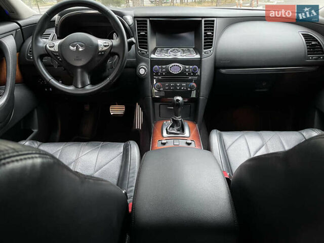 Белый Инфинити QX70, объемом двигателя 2.99 л и пробегом 128 тыс. км за 19800 $, фото 112 на Automoto.ua