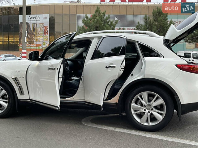 Белый Инфинити QX70, объемом двигателя 2.99 л и пробегом 128 тыс. км за 19800 $, фото 35 на Automoto.ua